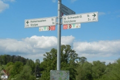 Hinweisschilder am Oder-Neiße-Radweg